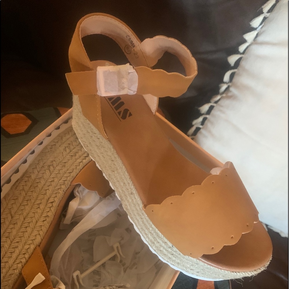 Ladies sandals